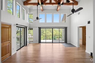 Building Photo - 109 Lake Hills Dr N