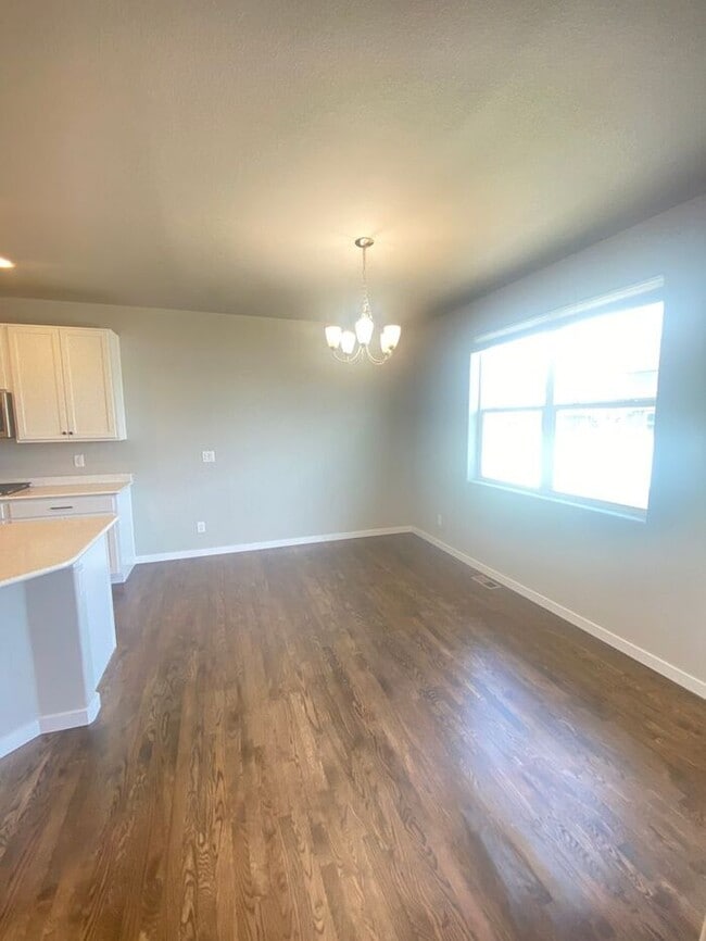 Building Photo - Like New, 4 Bedroom Home in Berthoud, Minu...