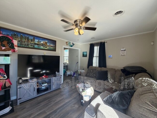 Building Photo - 2803 Rosalee Dr