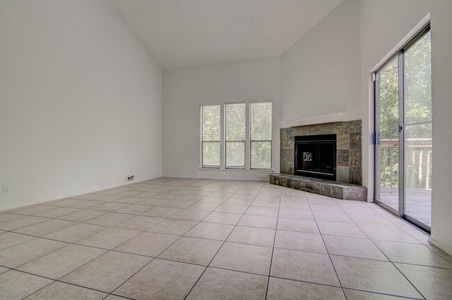Foto del edificio - 3560 Ranch to Market Rd 2222