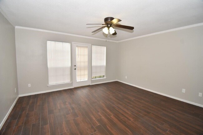 Foto del edificio - 9007 Woodleigh Dr