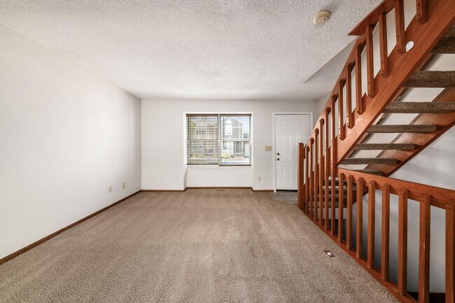 Foto del edificio - 4901 Singleton Dr