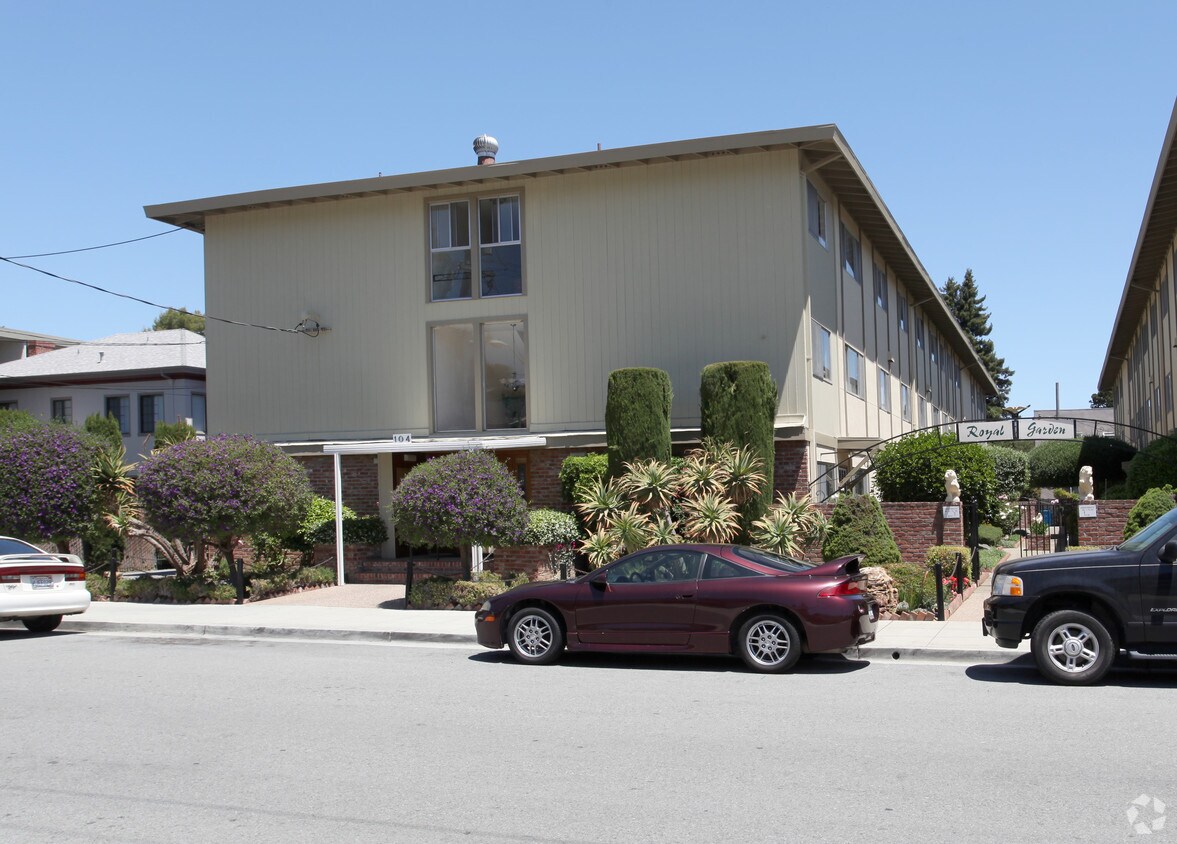 Primary Photo - Catania Apartments