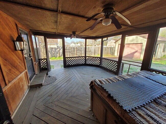 Foto del edificio - 7219 Lawn Ln