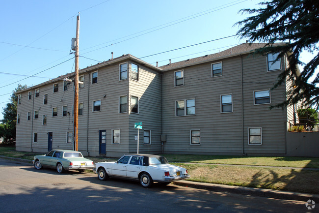 Building Photo - Powell Crest