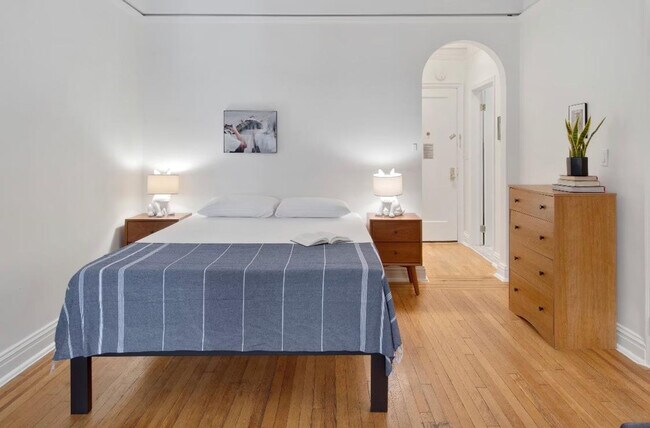 Foto del edificio - 230 E 10th St