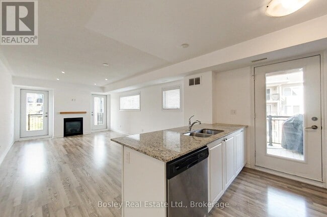 Building Photo - 2 Cove Ct