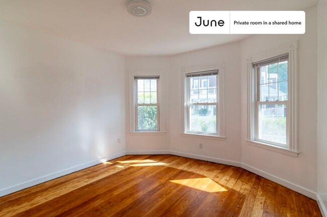 Building Photo - Room in Shared 4 bed/1 bath home