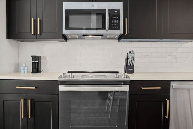 Foto del edificio - 207 N Himes Ave