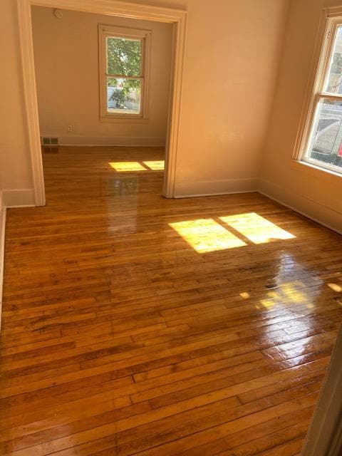 Building Photo - 913-915 Springate St