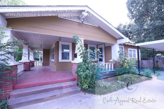 Building Photo - Spacious 2 bed / 1 bath house - 1 car gara...