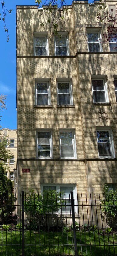 Front of Building - 1262 W Winona St