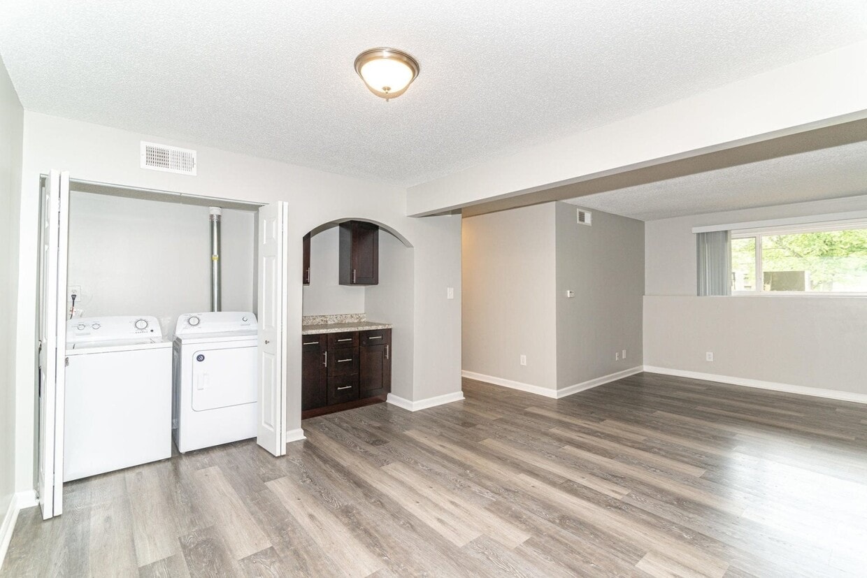 Primary Photo - Warren Harbor Apartments