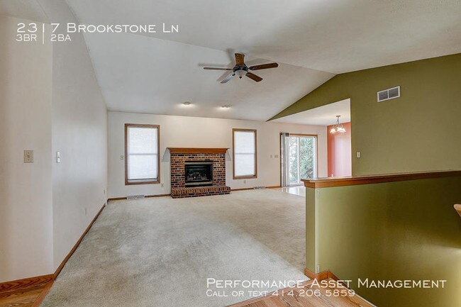Foto del edificio - Stunning 3BR/2BA Waukesha Single Family Home