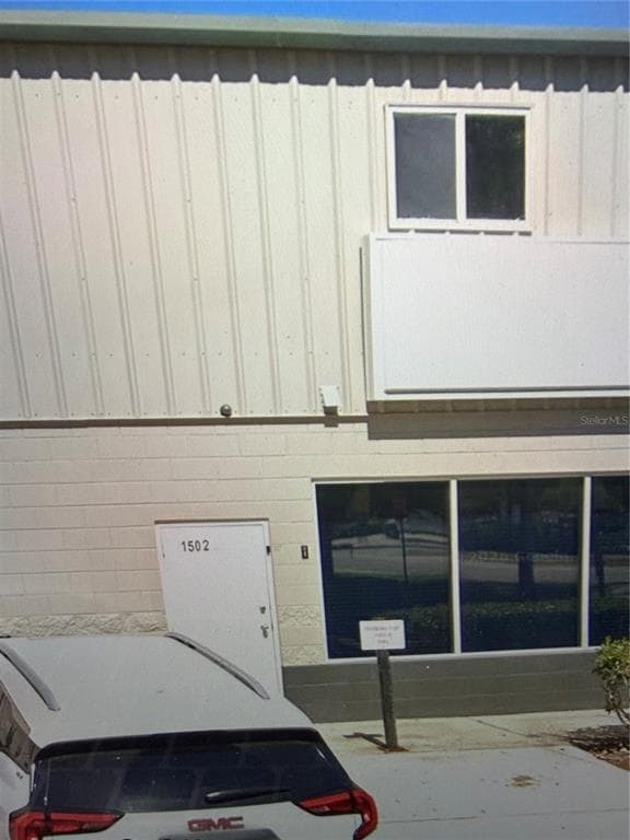 Building Photo - 1502 Damon Ave
