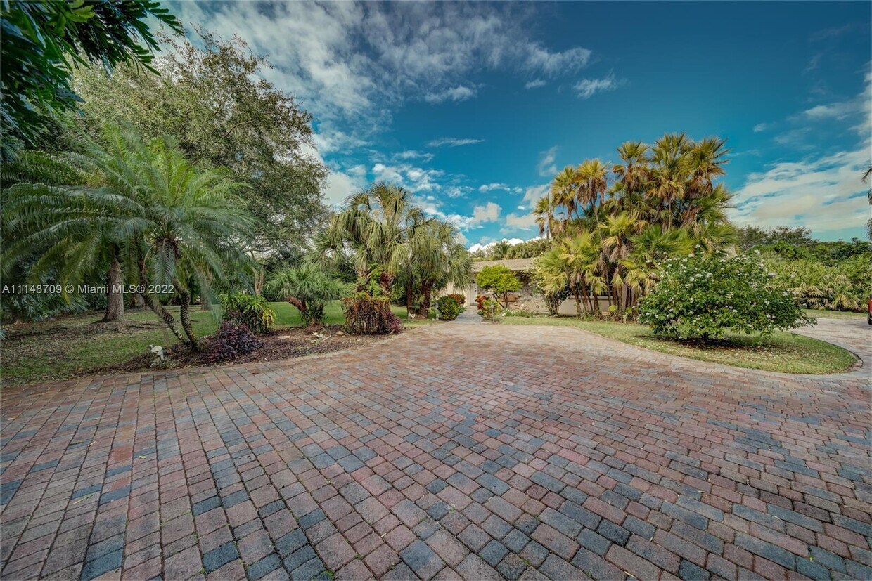 Primary Photo - 9255 SW 99th St