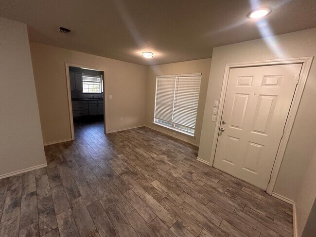 Building Photo - COMING SOON 3/2/2