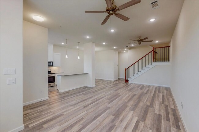 Foto del edificio - 3 Bed 2 bath 2 Car Garage Luxurious Townhome in Frisco!