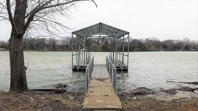 Building Photo - LAKEFRONT 3BR/2BA near Gallatin Marina