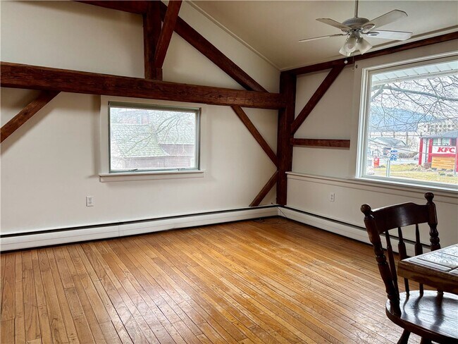 Foto del edificio - 116 W High St