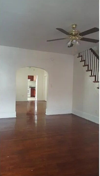 Foto del edificio - 6121 Walton Ave