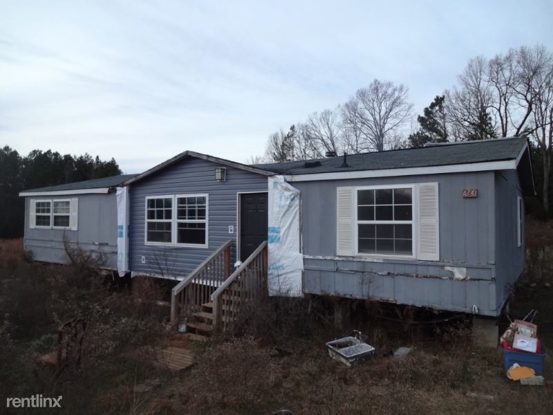 Primary Photo - 3 br, 2 bath House - 4230 AIRPORT ROAD