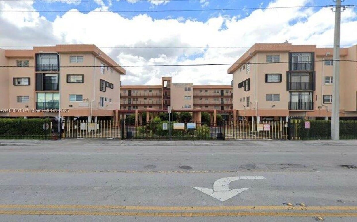 Foto principal - 1855 W 60th St