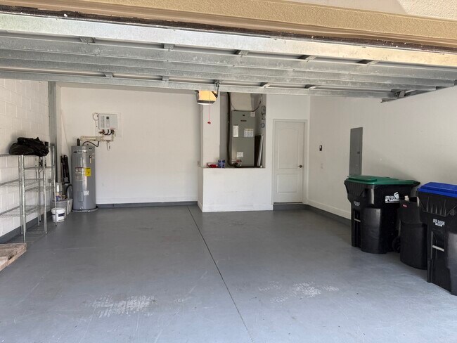 Foto del edificio - 7530 Colbury Ave