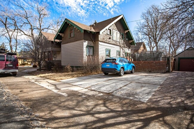 Building Photo - 621 W Cherry Ave