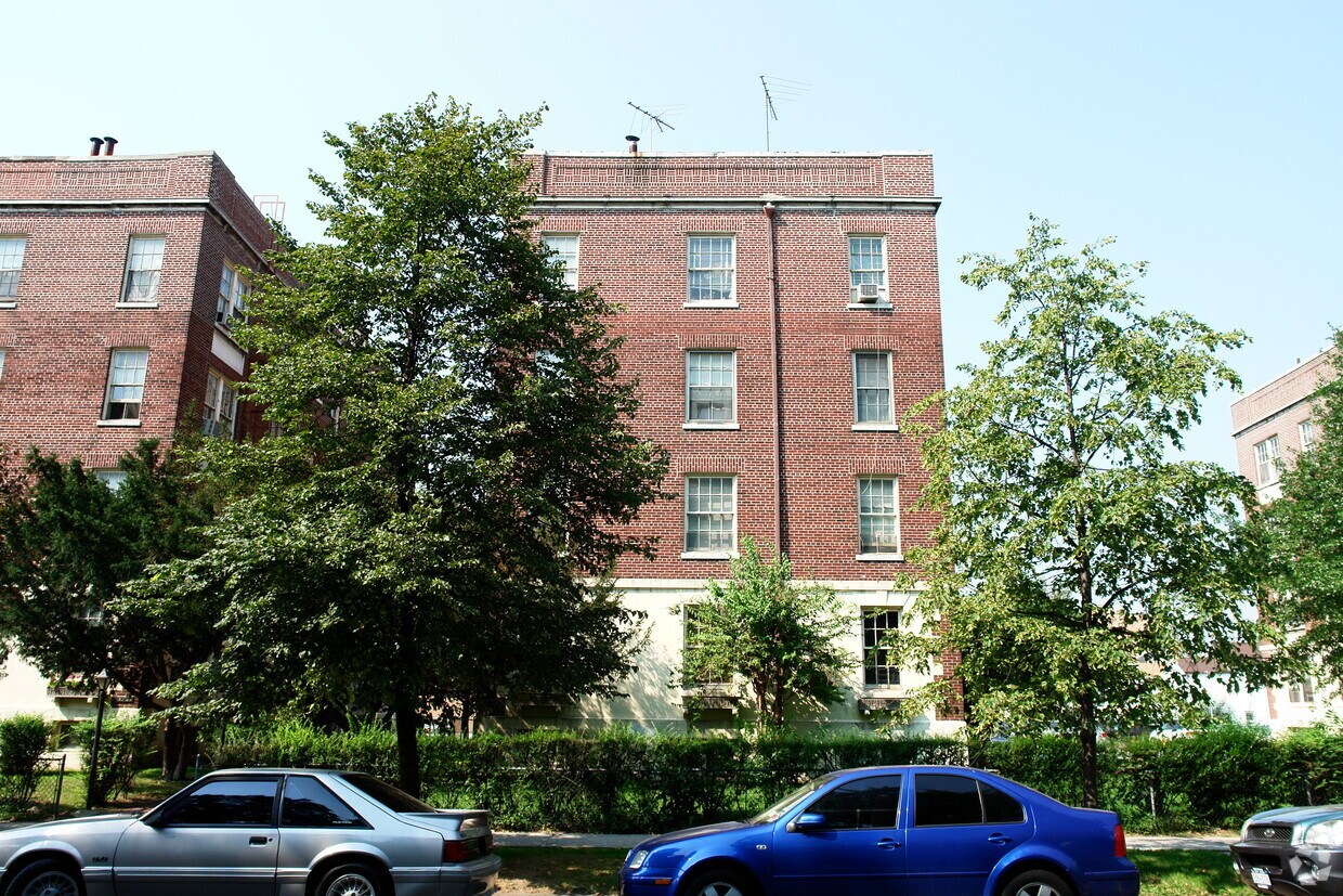 Building Photo - 37-18 Bowne St
