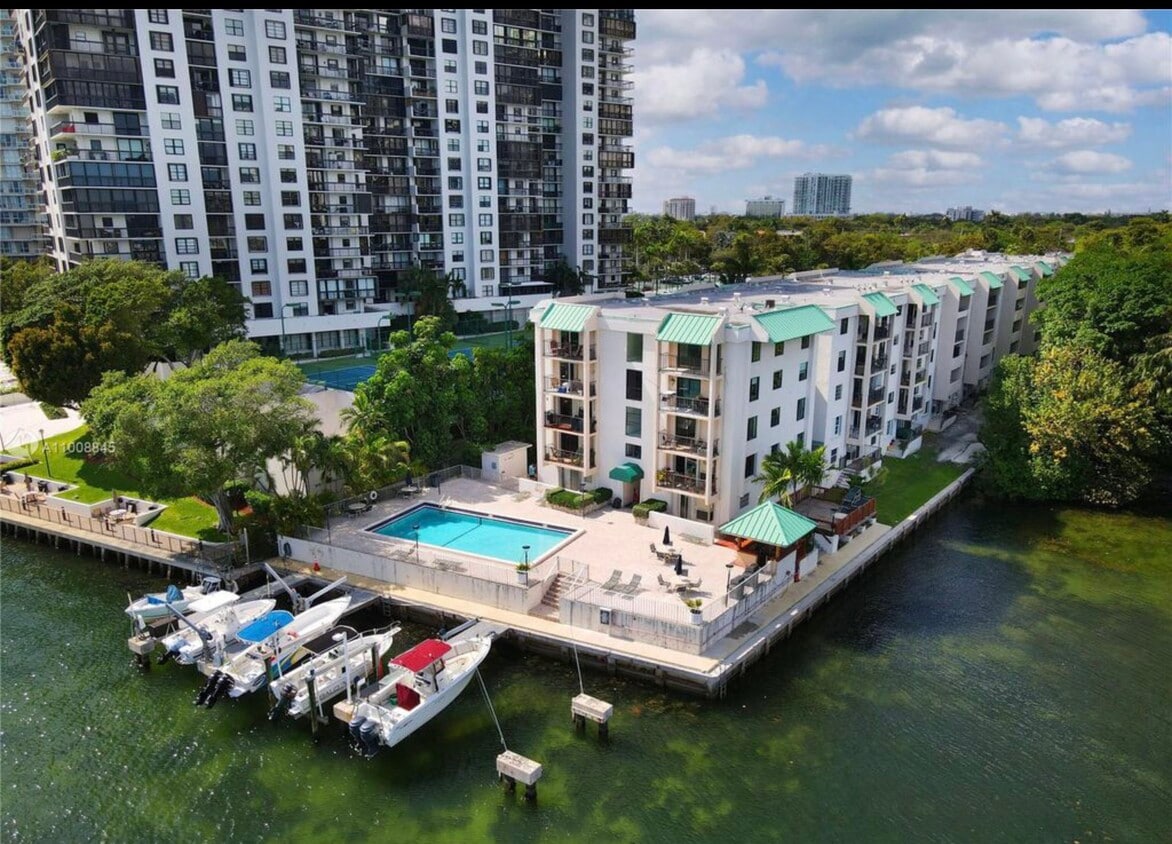 Photo - 2201 Brickell Ave (Miami, FL)