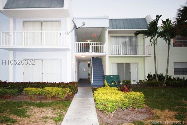 Building Photo - 407 Executive Center Dr