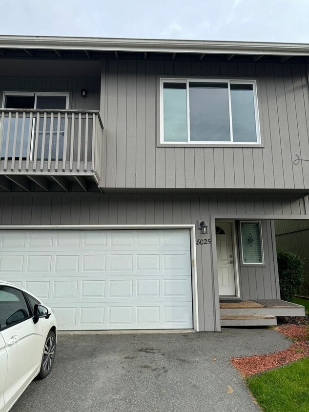 Primary Photo - Beautifully updated 3 bed/2 bath townhome