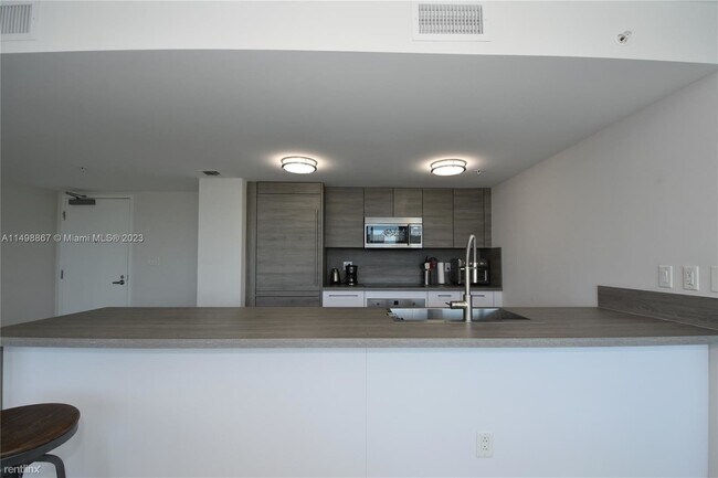 Foto del edificio - 3 br, 2.5 bath House - 400 Sunny Isles Blv...