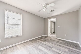 Building Photo - 9839 Racine St