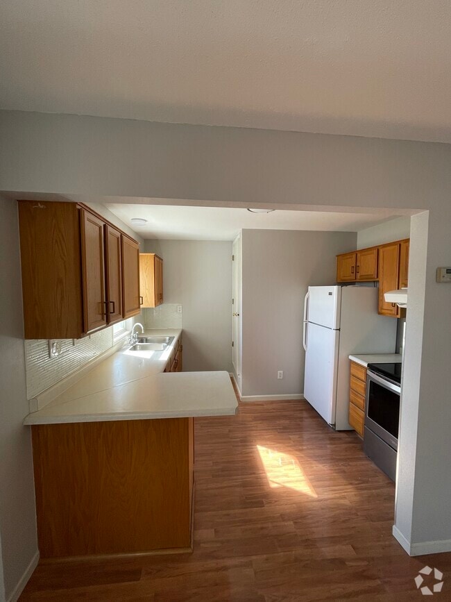 Building Photo - 831 7th St NW