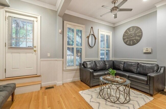 Foto del edificio - 691 E 8th St