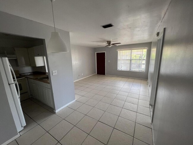 Foto del edificio - 10020 Winding Lake Rd