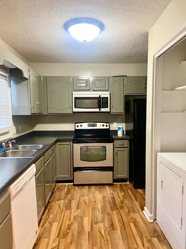 Foto del edificio - 205 Old Rocky Ridge Ln