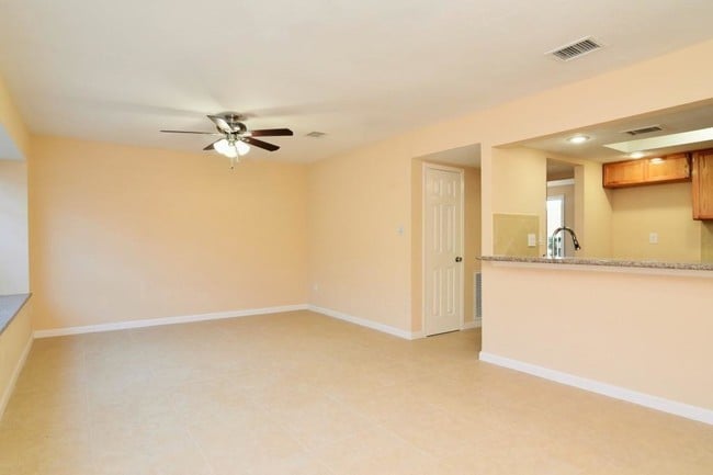 Building Photo - 12887 High Star Dr