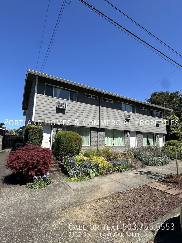 Primary Photo - 2137 SE Oak St