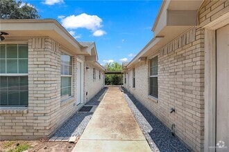 Building Photo - 601 Agate St