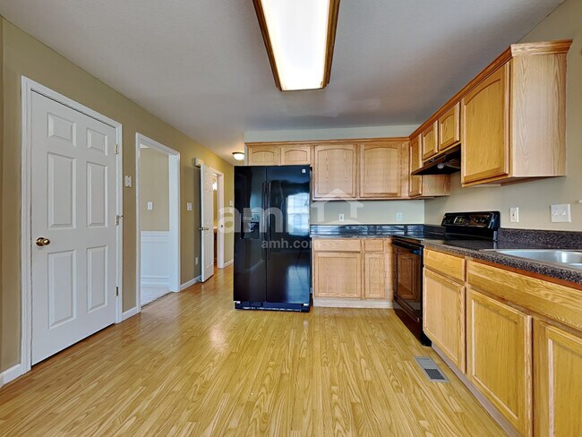 Foto del edificio - 3335 Branch Hill Ln