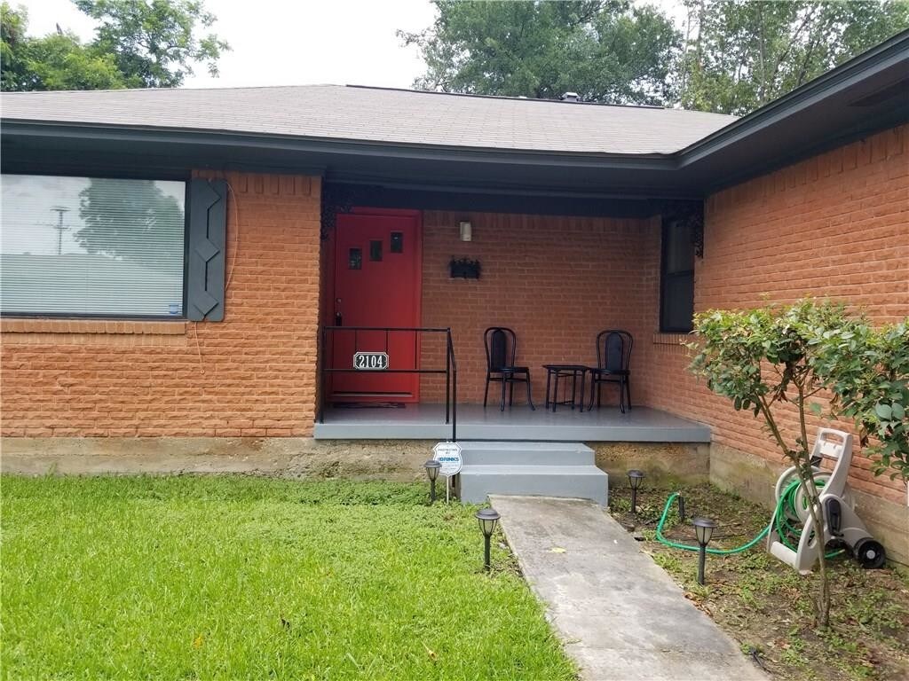 Primary Photo - 2104 Hillburn Dr