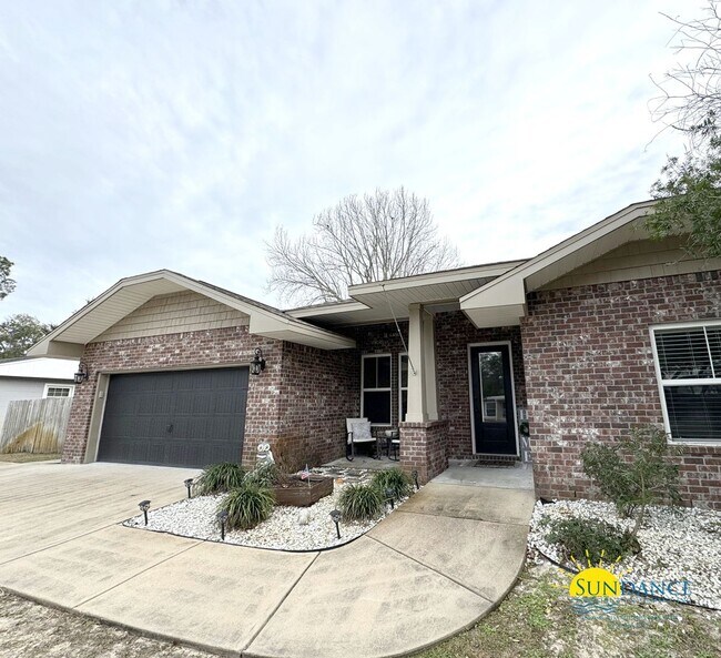 Foto del edificio - Prime Location: 4 Bedroom Home in Elliot Point Neighborhood, Fort Walton Beach!