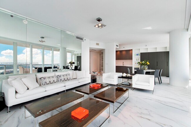Foto del edificio - 100 South Pointe Dr