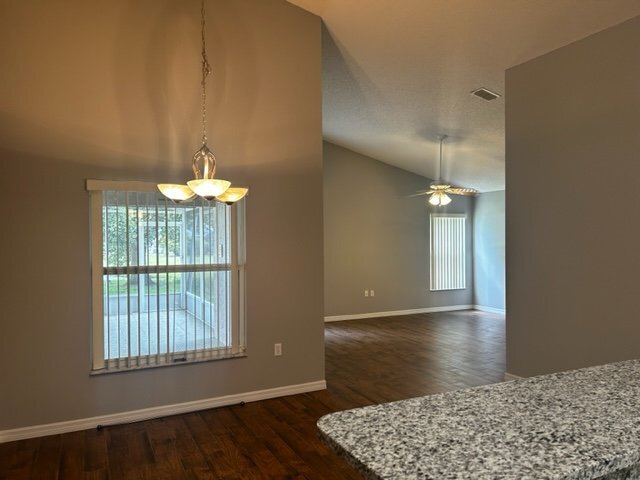 Foto del edificio - Newly Remodeled 3/2 on Pond in Crescent Lakes $2100.00, Available NOW.