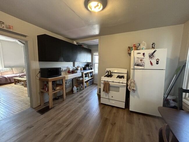 Foto del edificio - 108 E Dayton St