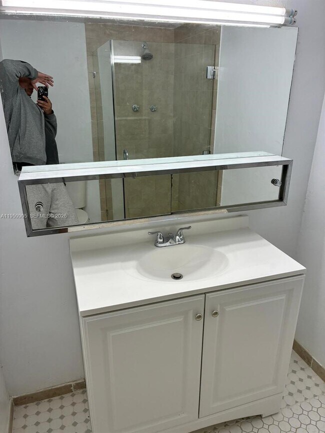 Building Photo - 1450 NE 191st St