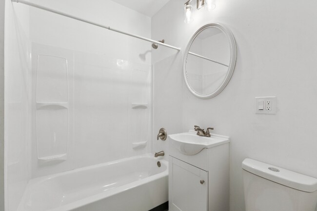 Foto del edificio - 220 Clinton St